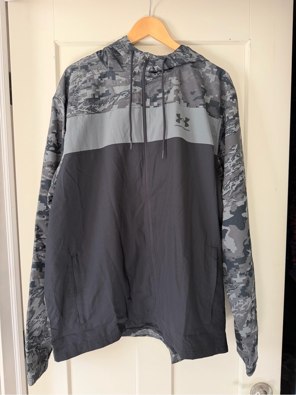 Under Armour Men's Gray Digital Camo & Black Hooded Windbreaker